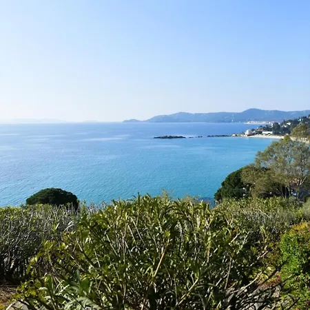 Family With Sea View Classified 3 - 8 People 빌라